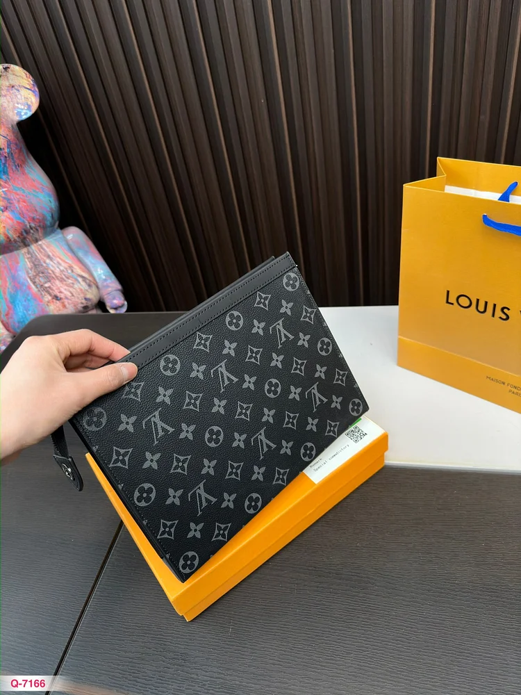 Louis Toiletry Pouch men and women bag size : 26*20cm - Image 5