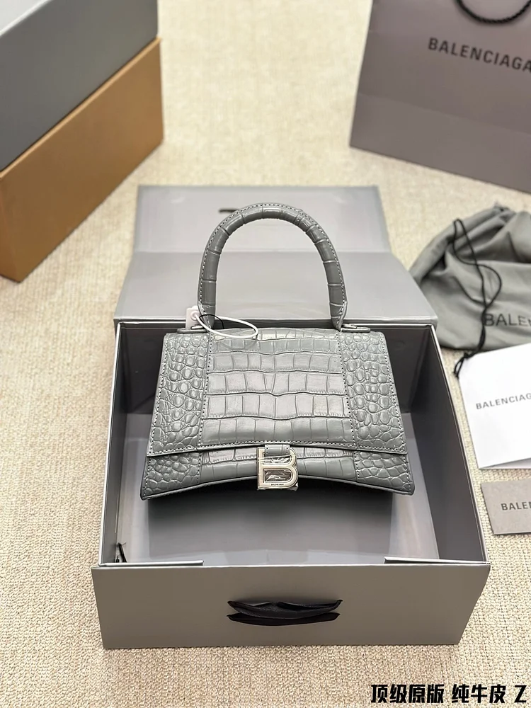 Balen hourglass xs bag size : 23 * 14cm - Image 9