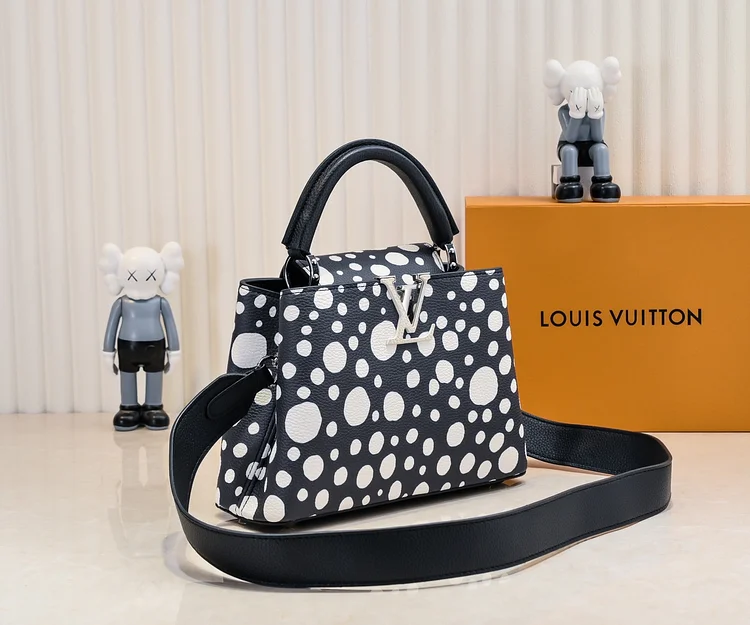 Louis x YK Capucines Taurillon new arrival bag size : 27 x 18 x 9 cm - Image 3