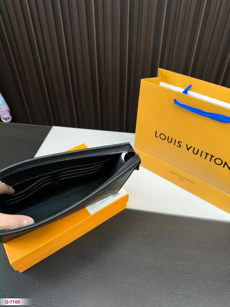 Louis Toiletry Pouch men and women bag size : 26*20cm - Image 8