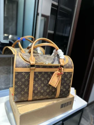 Louis new arrival pet bags size: 39*20*32 cm
