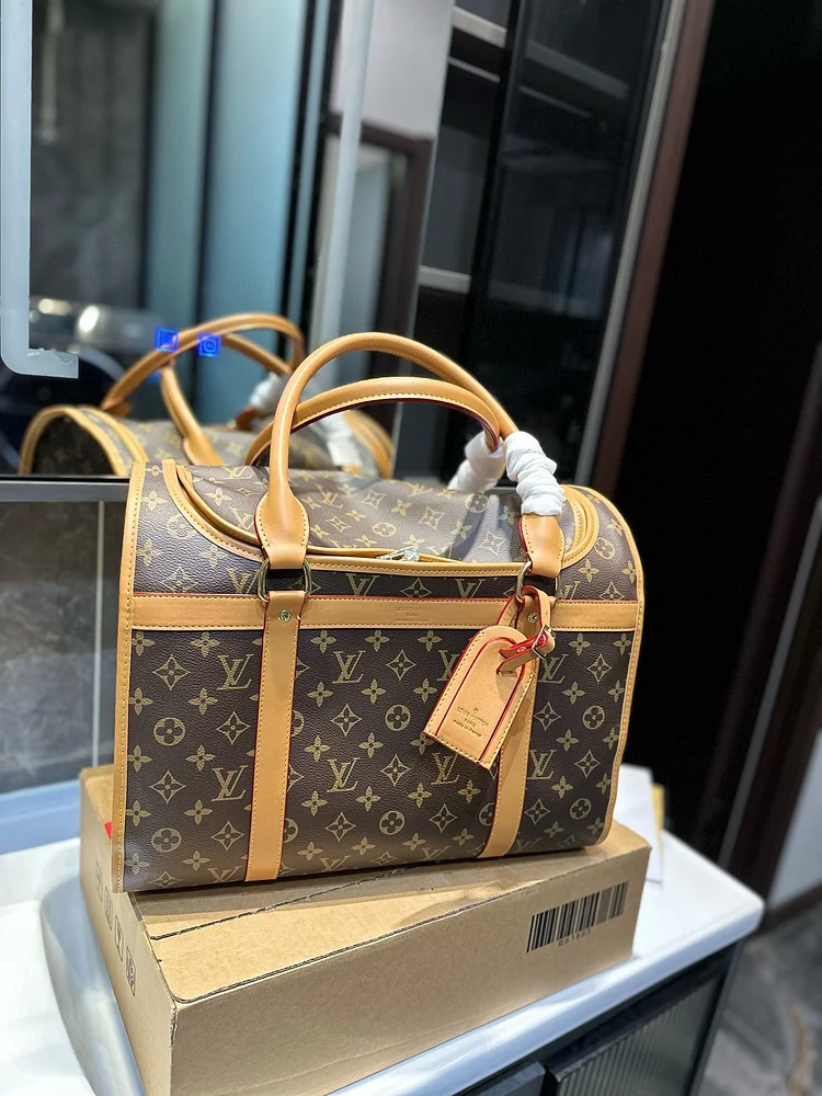Louis new arrival pet bags size: 39*20*32 cm