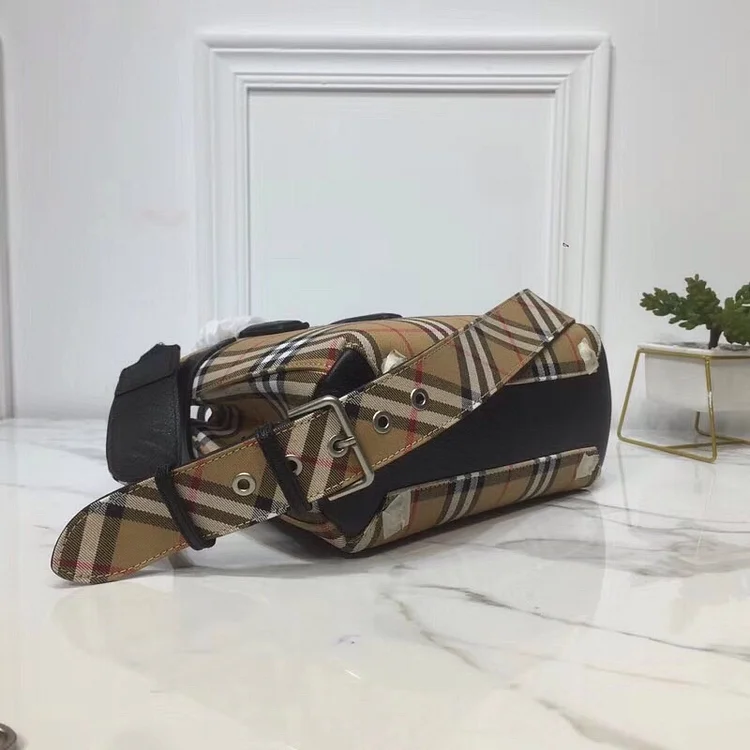 bb Small Banner Vintage Check And Tote Black For Women, Women??s Bags 10.5in/26cm - Image 4