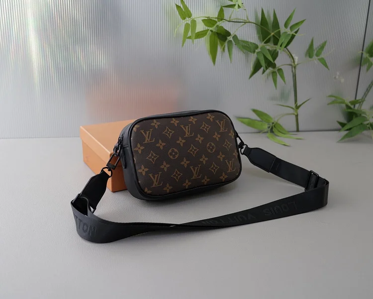 Louis new arrival bag size : 23x14x6 cm - Image 11