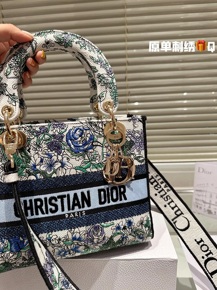 CD travel star women bag - Image 3