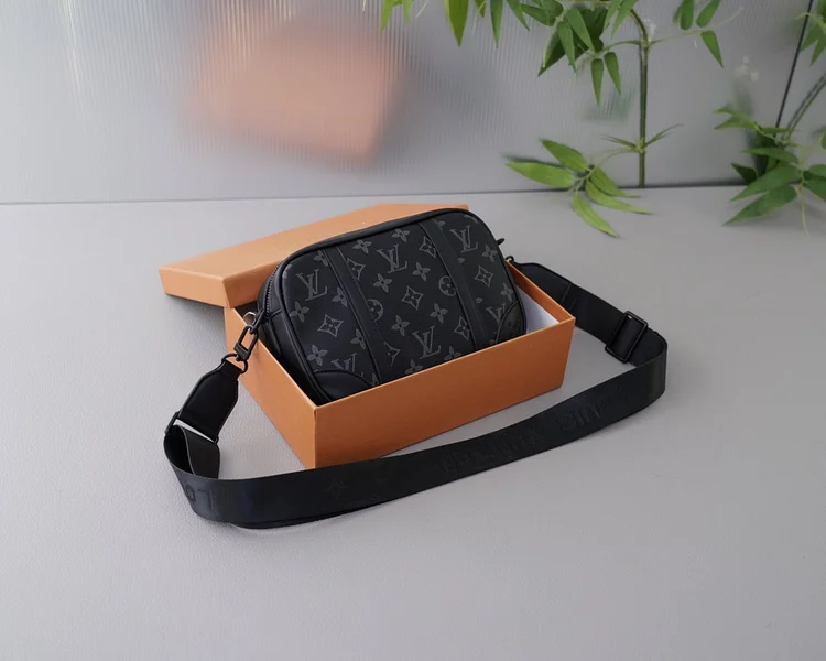 Louis new arrival bag size : 23x14x6 cm - Image 8