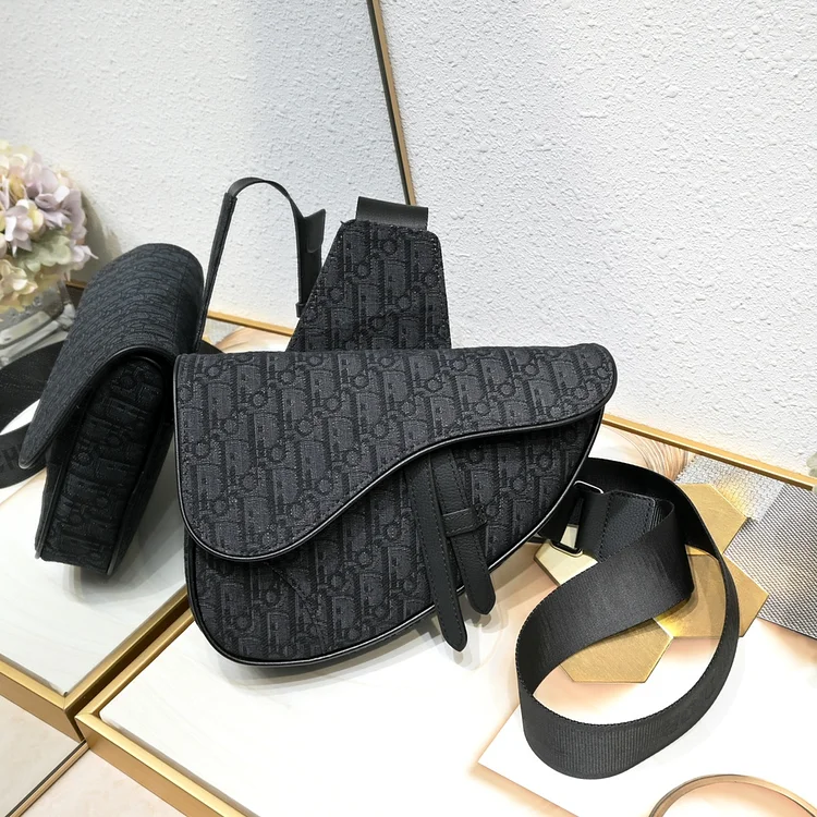D homme2023 Pre-Fall saddle bag size : 20x28.6x5cm