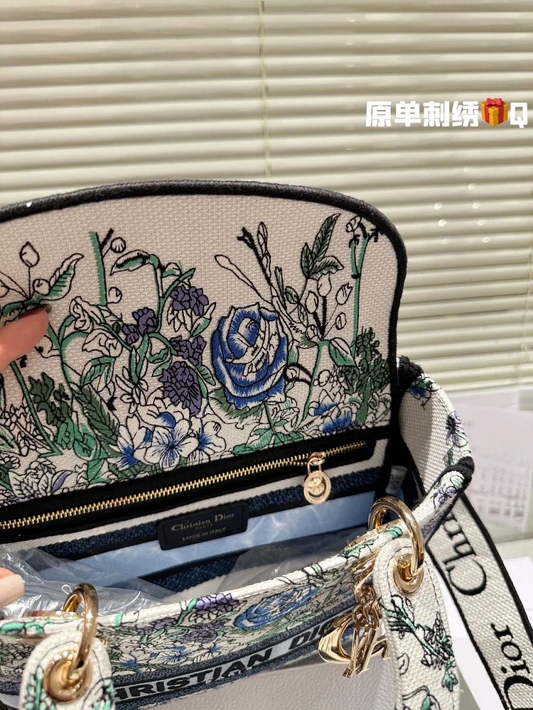 CD travel star women bag - Image 2