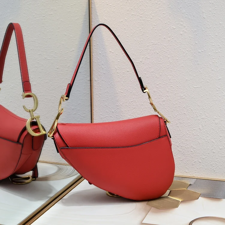 D saddle Be a classic with classics bag size: 25.5 x 20 x 6.5 cm - Image 3