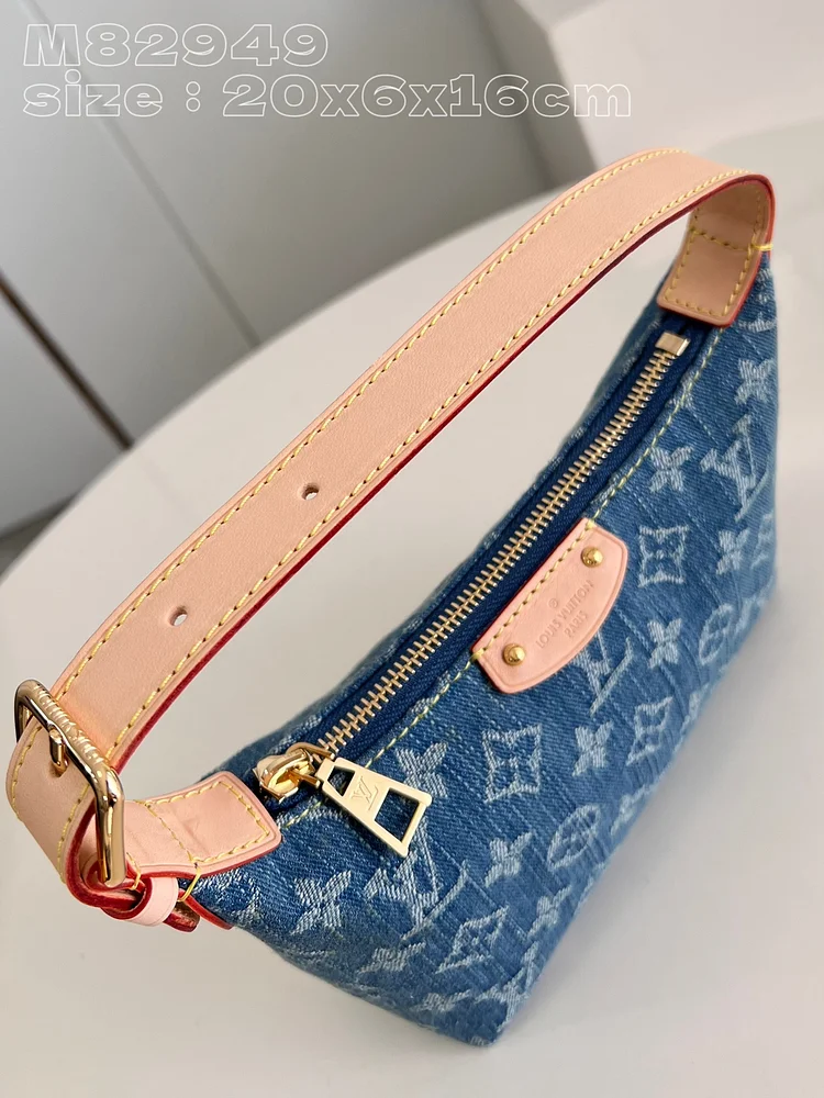 Louis Hills Pochette Monogram Denim size;20.5 x 6 x 16 cm - Image 2