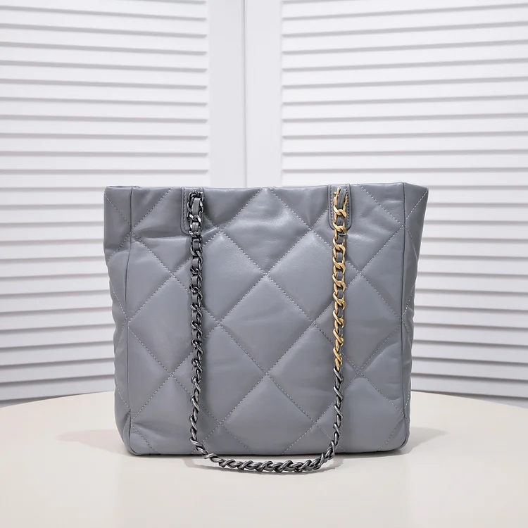 CC 22b 19 BAG tote - Image 12