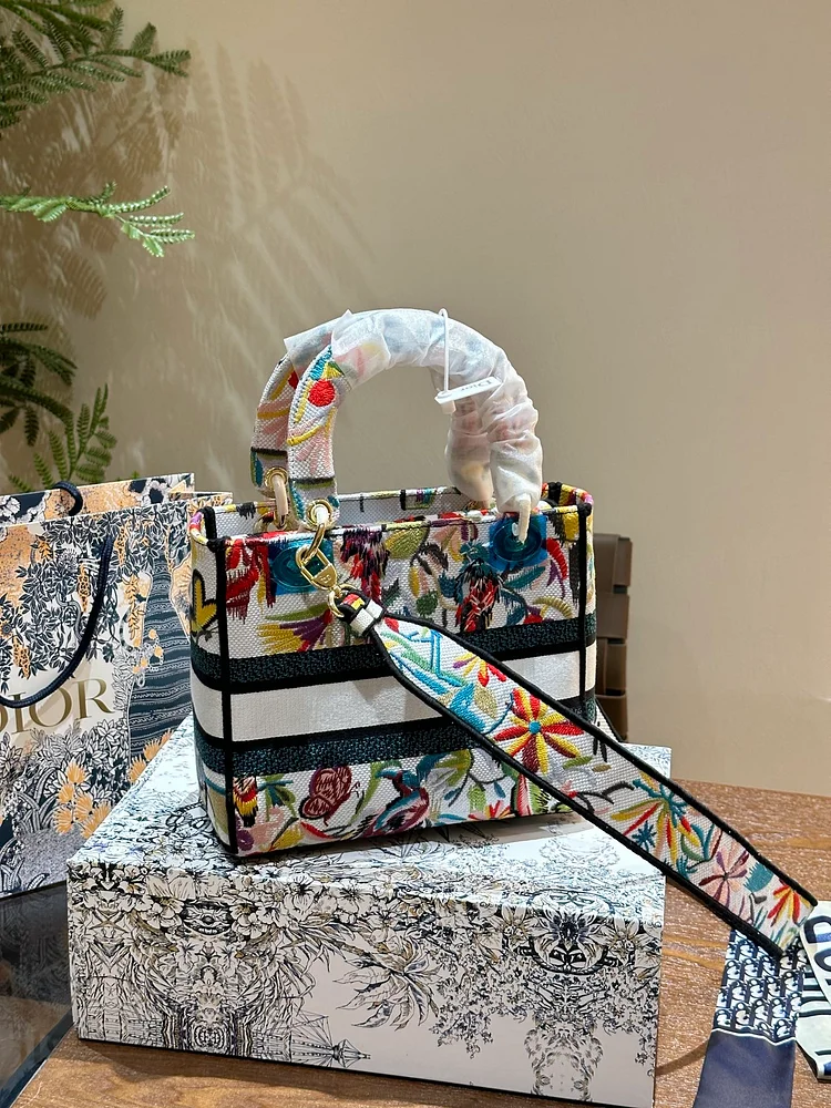 D lady bag size; 24 cm - Image 3