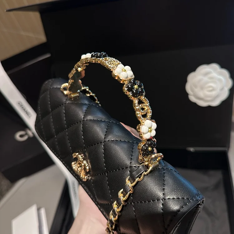 cc woc new arrival bag size : 19 cm - Image 8