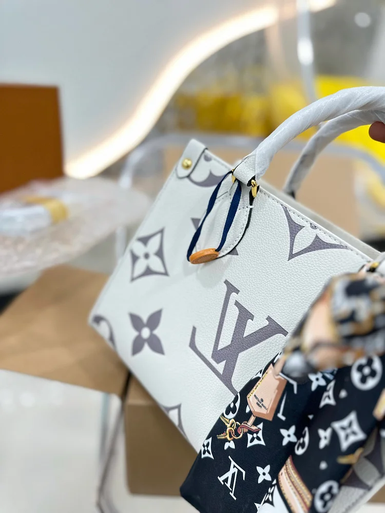 Louis Ss21 Crafty onthego small bag size : 25 * 20cm (without silk belt ) - Image 7
