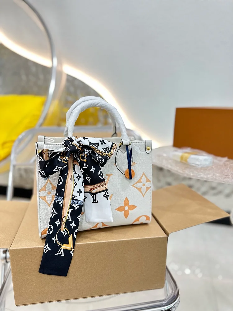 Louis Ss21 Crafty onthego small bag size : 25 * 20cm (without silk belt ) - Image 2