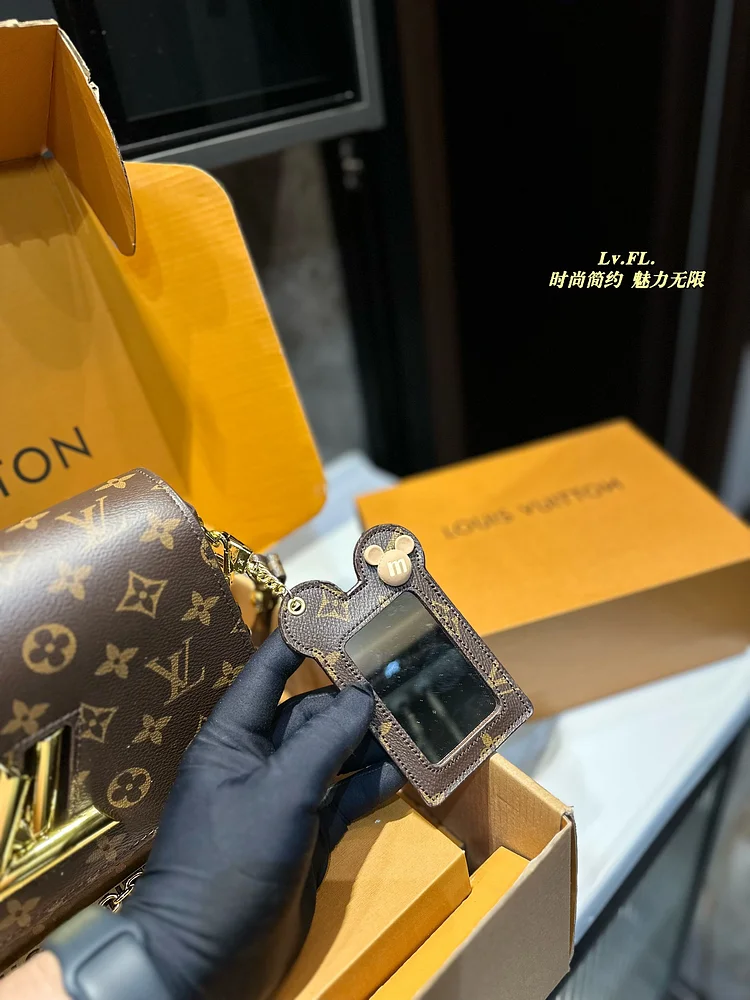 Louis Twist new arrival chain bag size: 23*10*15 cm - Image 5