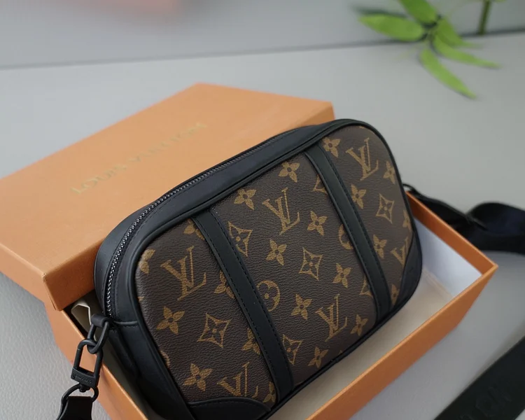 Louis new arrival bag size : 23x14x6 cm - Image 9
