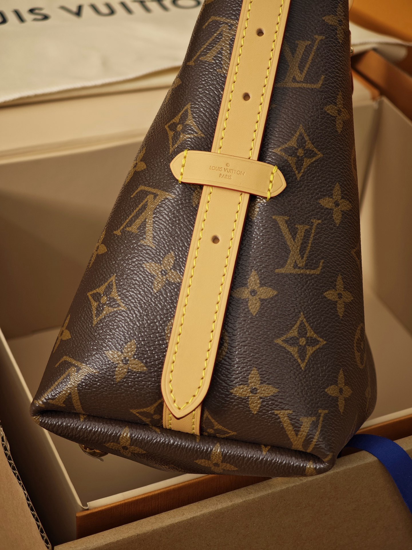 LV CarryAll Small Handbag Exclusive replica bag - Image 7