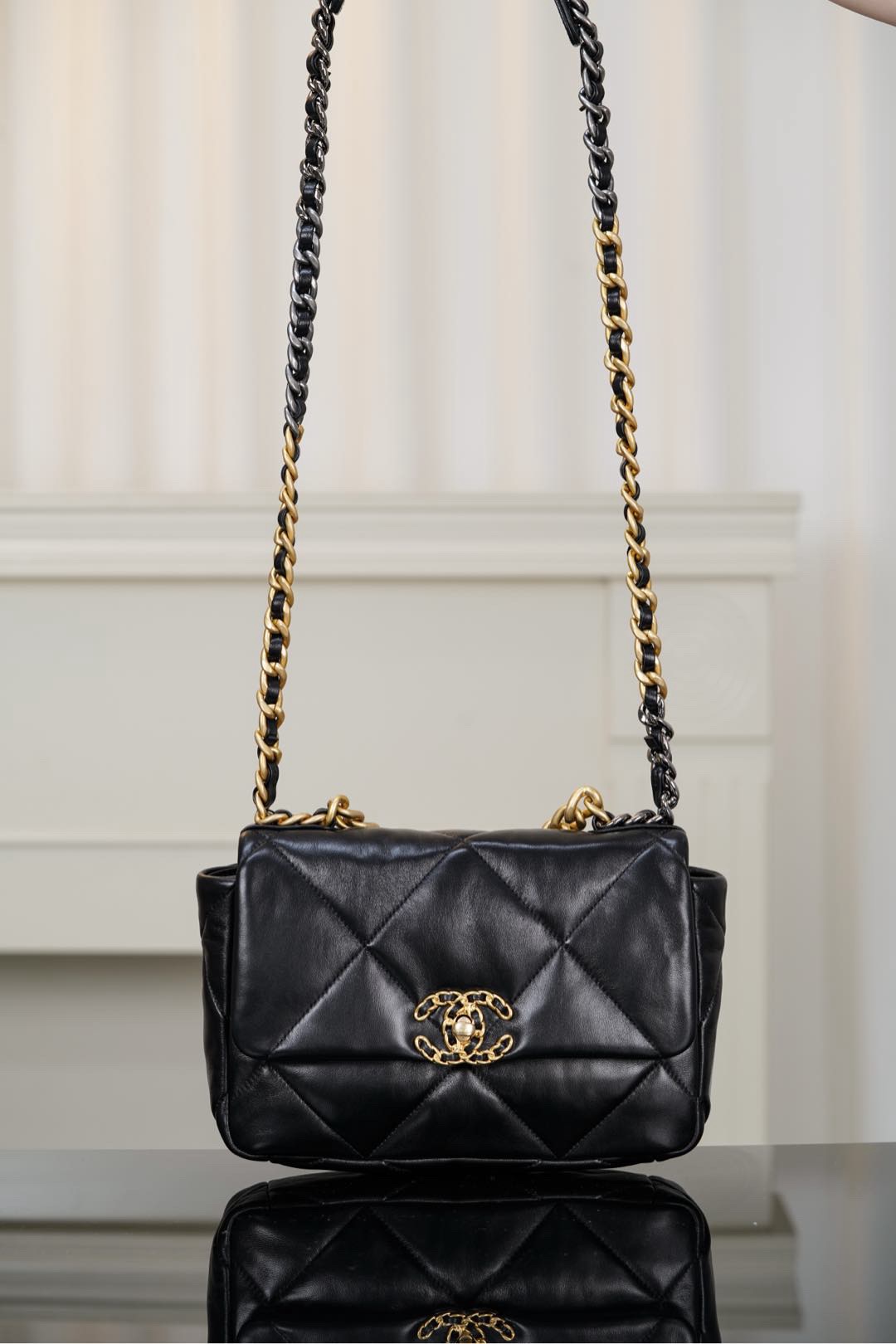 CHANEL 19 Handbag - Image 7