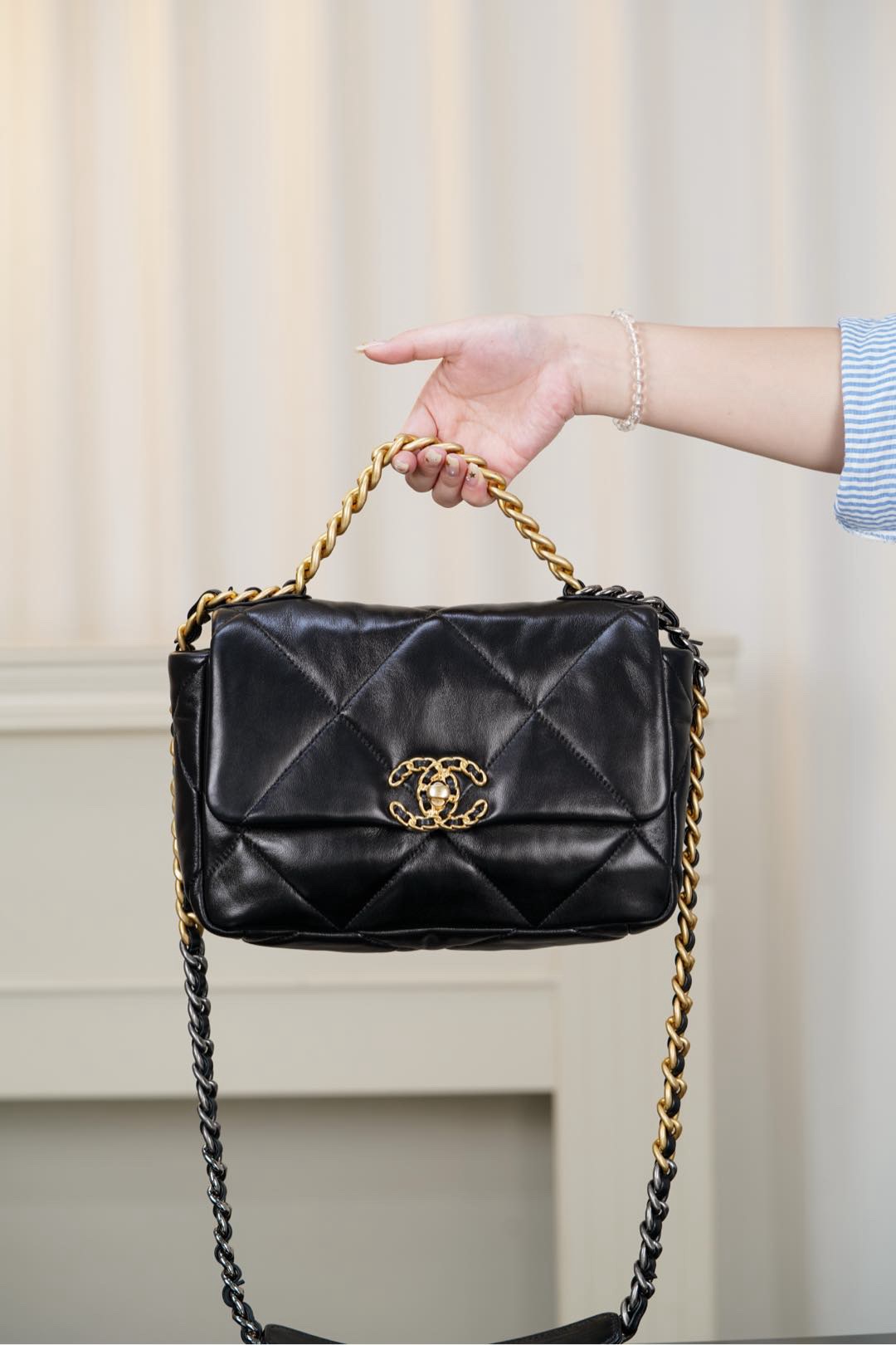 CHANEL 19 Handbag - Image 8