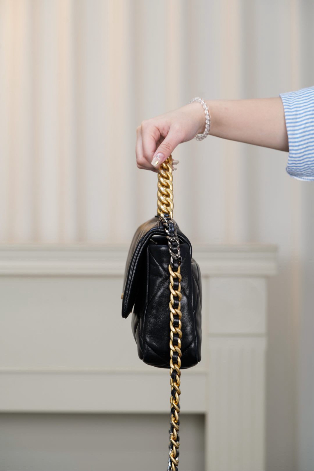 CHANEL 19 Handbag - Image 9