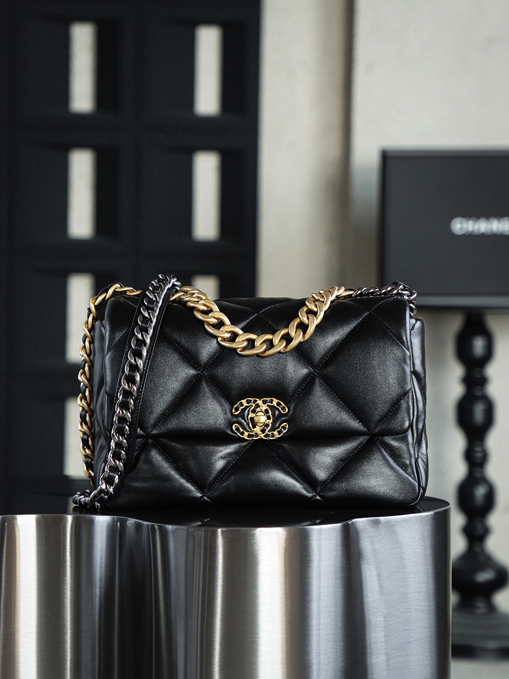CHANEL 19 Large Elegant knockoff Handbag
