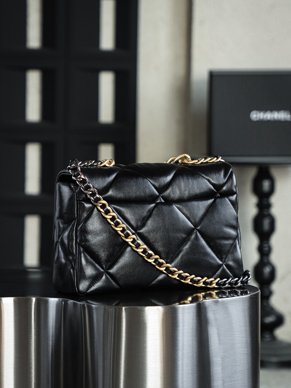 CHANEL 19 Large Elegant knockoff Handbag - Image 3