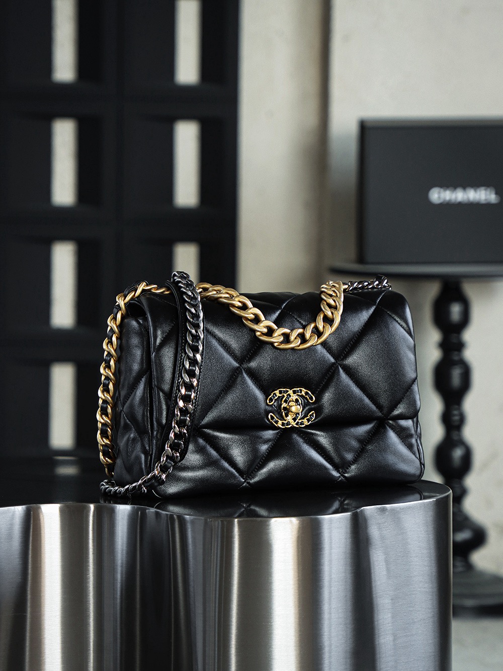 CHANEL 19 Large Elegant knockoff Handbag - Image 2