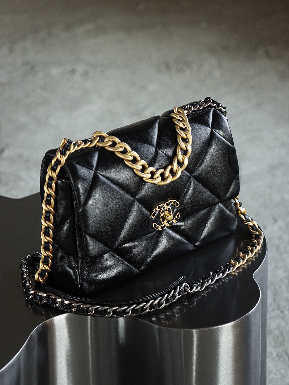 CHANEL 19 Large Elegant knockoff Handbag - Image 9