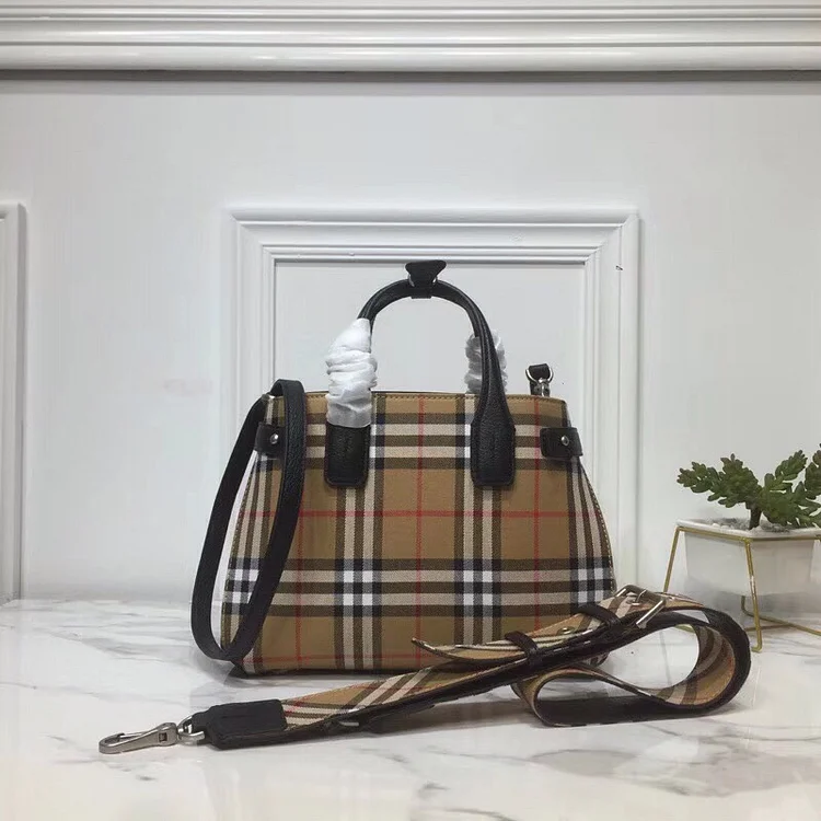bb Small Banner Vintage Check And Tote Black For Women, Women??s Bags 10.5in/26cm - Image 6