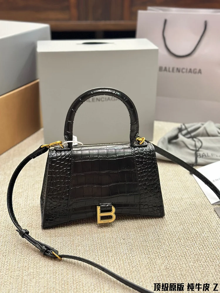 Balen hourglass xs bag size : 23 * 14cm - Image 2