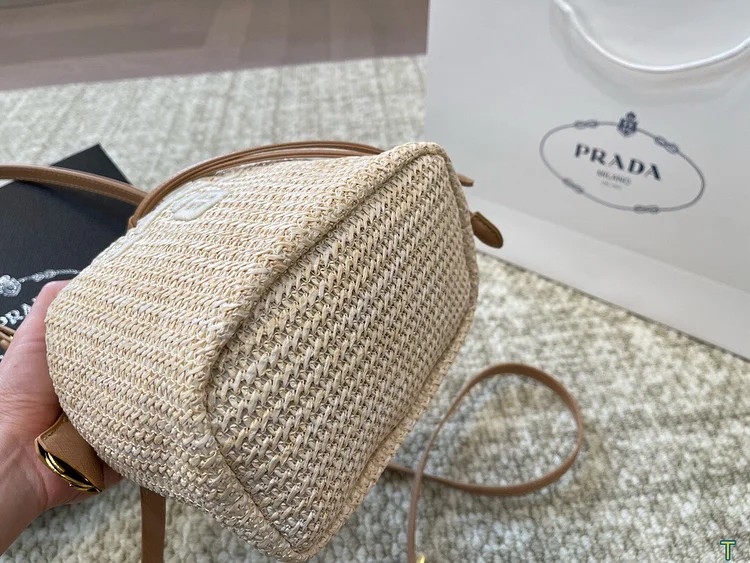 Pra nwe arrival bucket bag size: 18 * 22 cm - Image 4