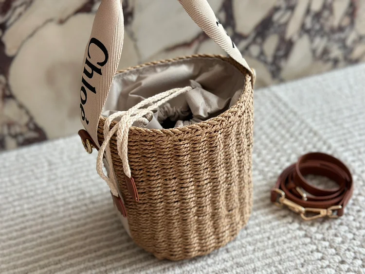 Ch new arrival bucket bag size: 18cm - Image 7