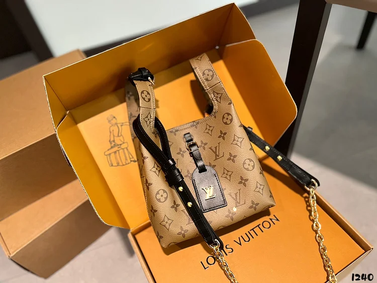 Louis new arrival bag size: 18 * 16cm - Image 6
