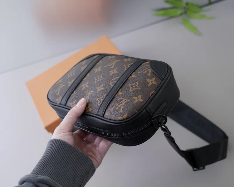Louis new arrival bag size : 23x14x6 cm - Image 10