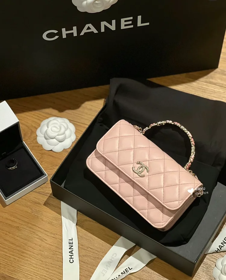 cc woc new arrival bag size : 19 cm - Image 3