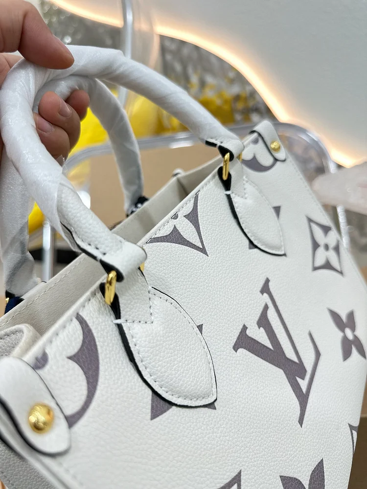 Louis Ss21 Crafty onthego small bag size : 25 * 20cm (without silk belt ) - Image 9