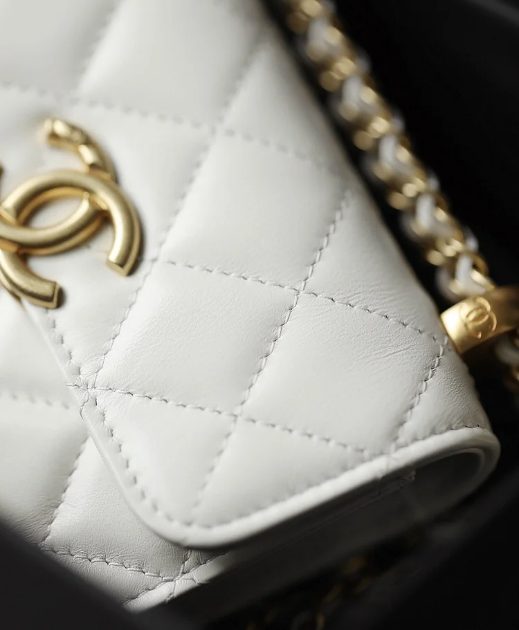 cc CO-CO Clutch With Chain 9.5cm/3.7in Gold Toned Hardware For Women White - Image 2