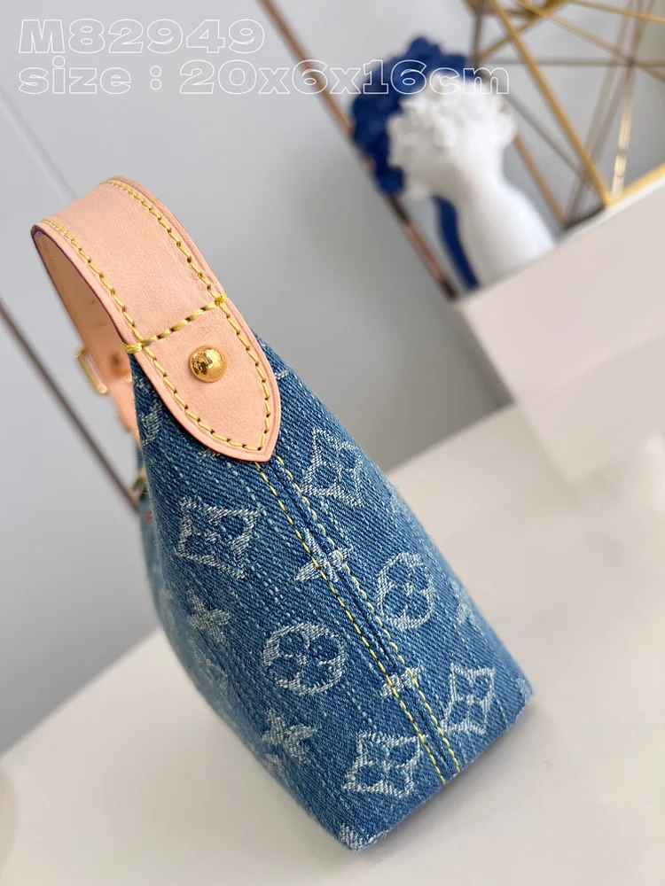 Louis Hills Pochette Monogram Denim size;20.5 x 6 x 16 cm - Image 8