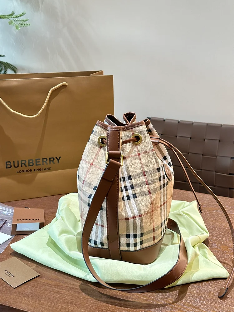BB new arrival bucket bag size : 20x13x28.5 cm - Image 2