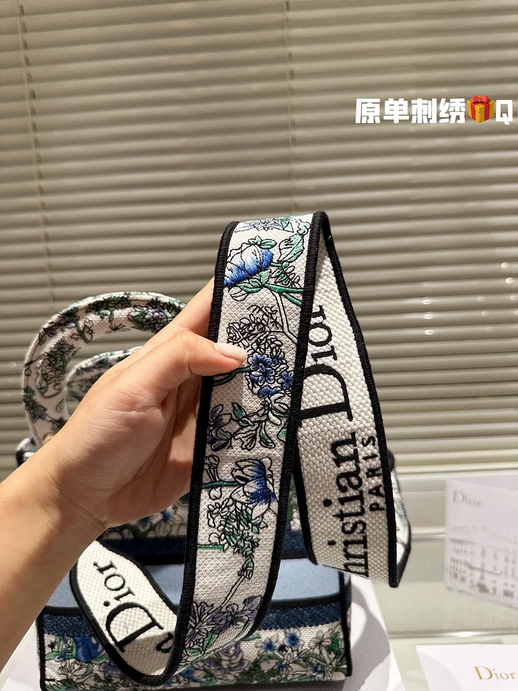 CD travel star women bag - Image 7