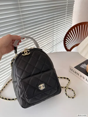 CC ?????????????? backpack size??17.5 * 23 cm