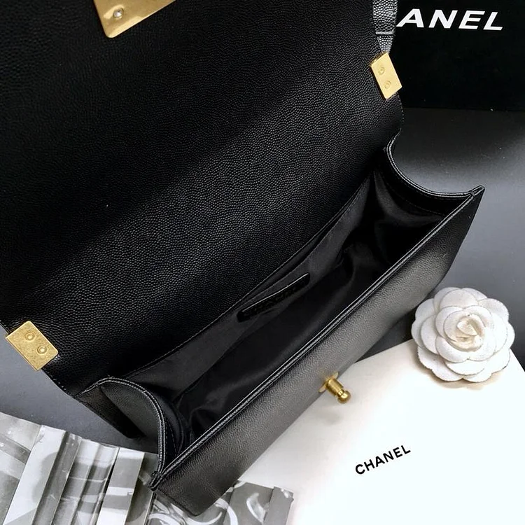 CC 25.5cm Boy Handbag Black Grained Calfskin Gold Tone Metal Caviar leather - Image 2