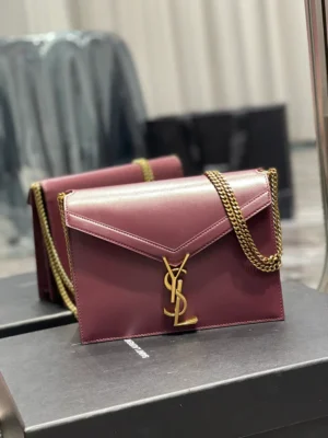 Y Cassandra Medium Chain Bag Rouge Opyum In Grain De Poudre Embossed