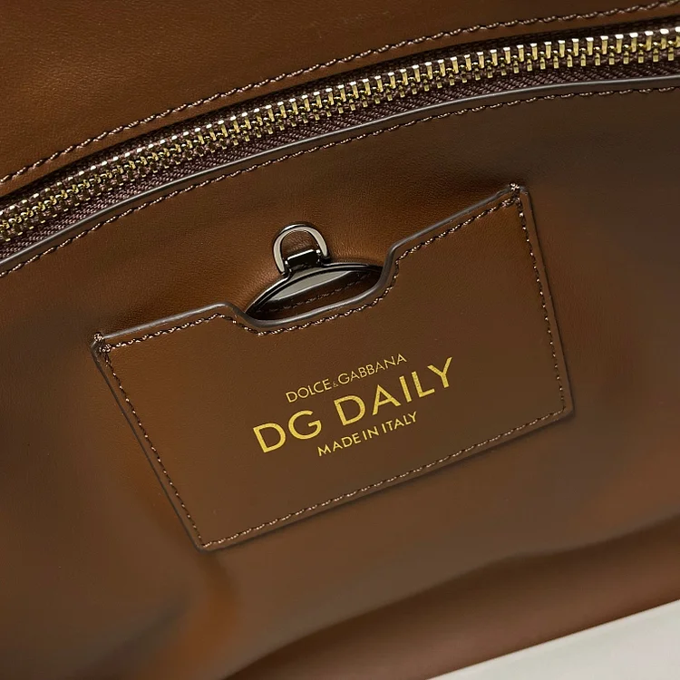 D AND G Small DG Daily Shopper Bag - Image 5