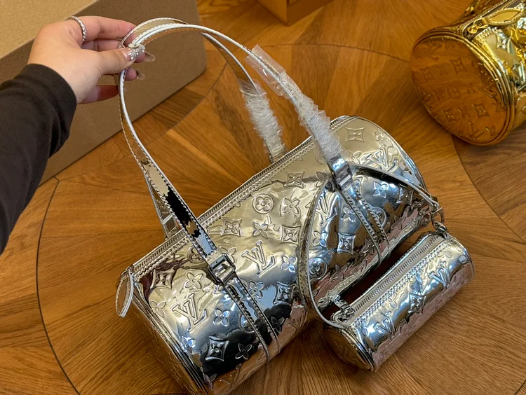 Louis new arrival men and women bag size : 30*15cm - Image 7