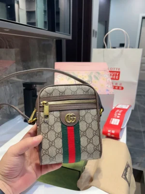 GC455 Ophidia GG mini bag / 4.7??W x 6.3??H x 2.75??D