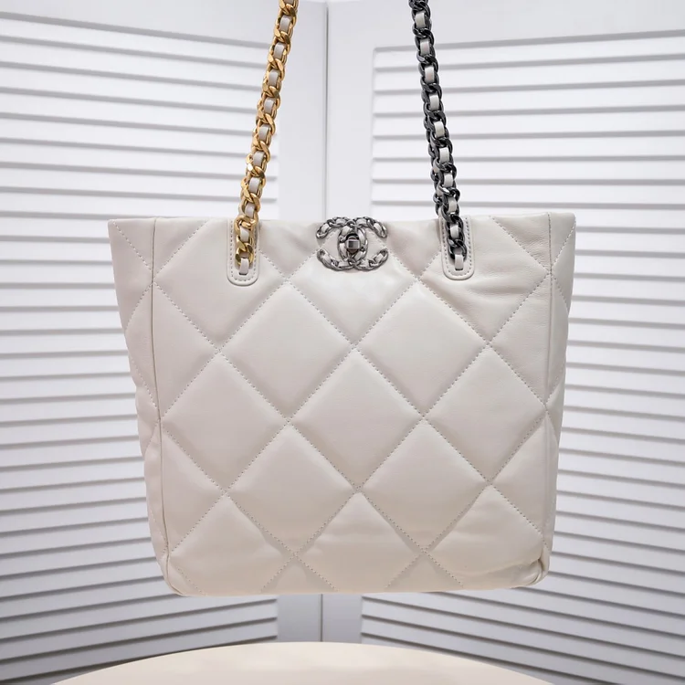 CC 22b 19 BAG tote - Image 13