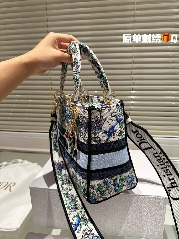 CD travel star women bag - Image 8