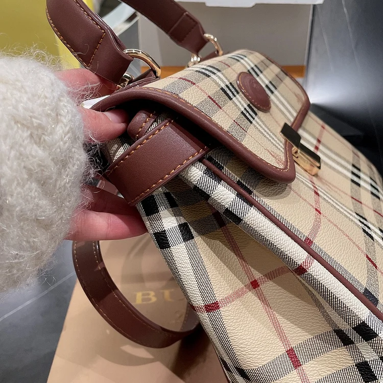 BB new arrival women bag size : 26*21 cm - Image 4